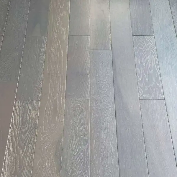 PARQUET PREFINITI – Rovere 1 Strip – Light Grey – Decapato Bianco – Oliato Cerato – Spazzolato