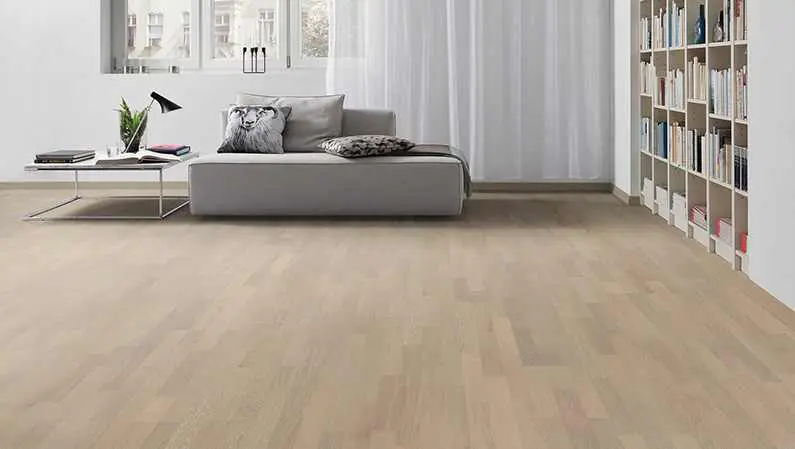 parquet-rovere-decapato-bianco-ambientazione-1.jpg
