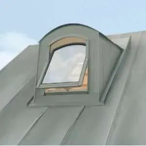 Infissi con asse di rotazione decentrato