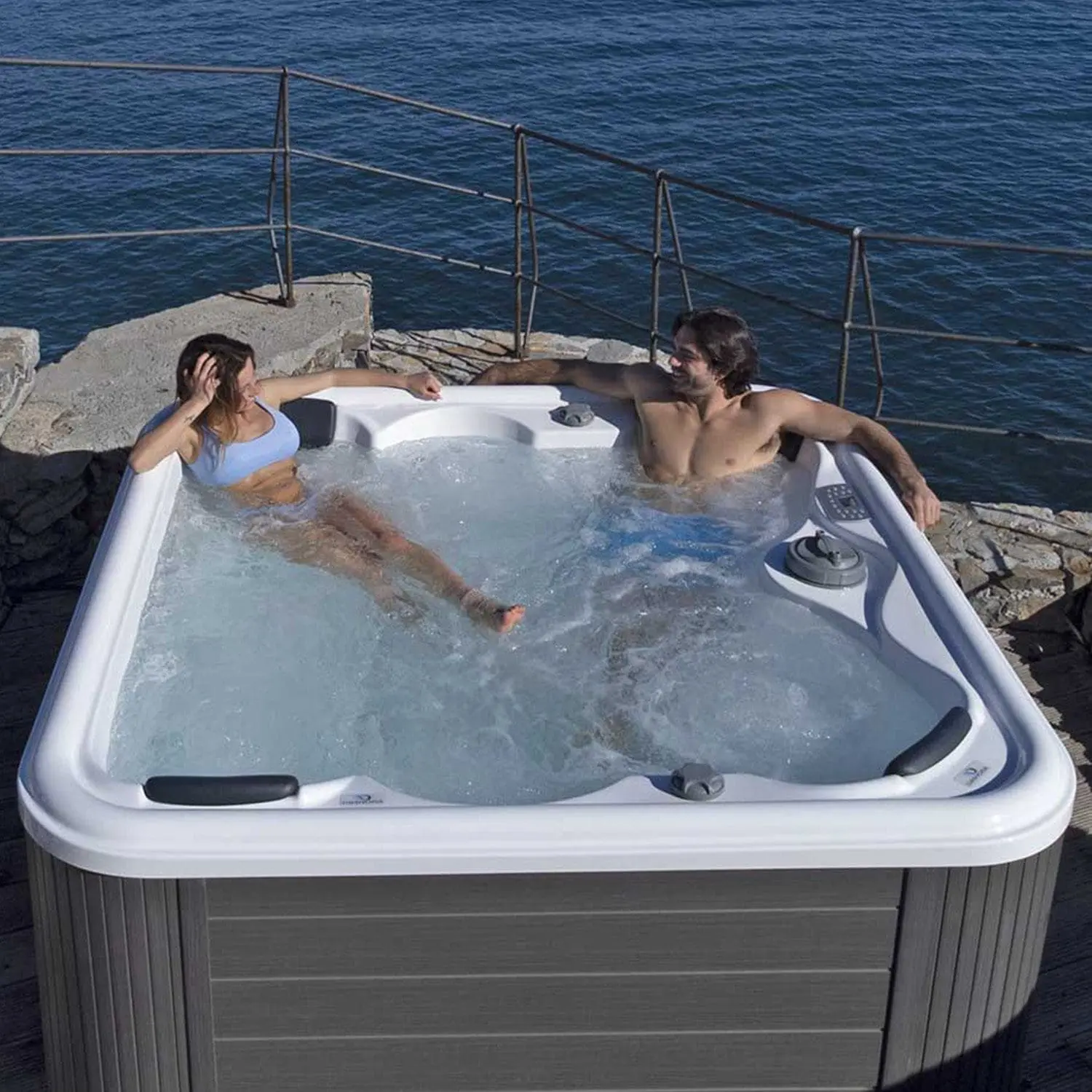 CAPRI – Minipiscina per il Benessere a Portata di Giardino – Caffè