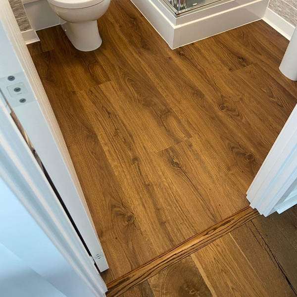 PARQUET PREFINITI – Rovere 1 Strip – Brandy Light – Verniciato Opaco – Spazzolato – Piallato – Stock: 2,812mq – Offerta: € 85,91