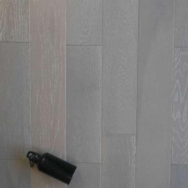 PARQUET PREFINITI – Rovere 1 Strip – Light Grey – Decapato Bianco – Oliato Cerato – Spazzolato