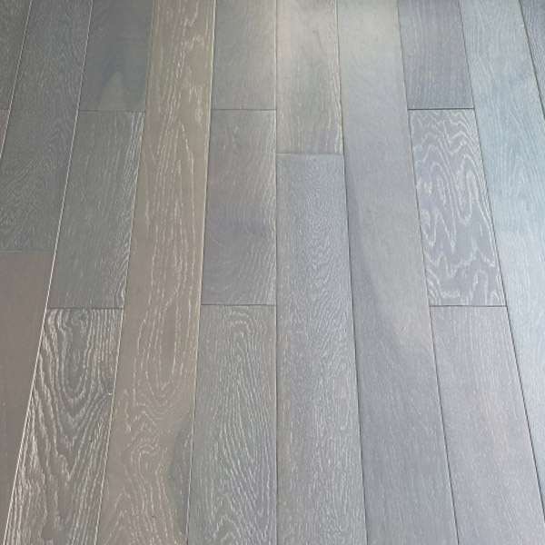 PARQUET PREFINITI – Rovere 1 Strip – Light Grey – Decapato Bianco – Oliato Cerato – Spazzolato