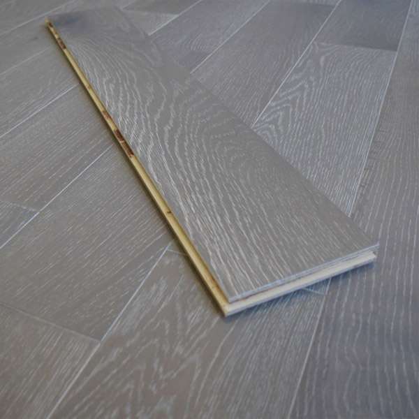 PARQUET PREFINITI – Rovere 1 Strip – Light Grey – Decapato Bianco – Oliato Cerato – Spazzolato