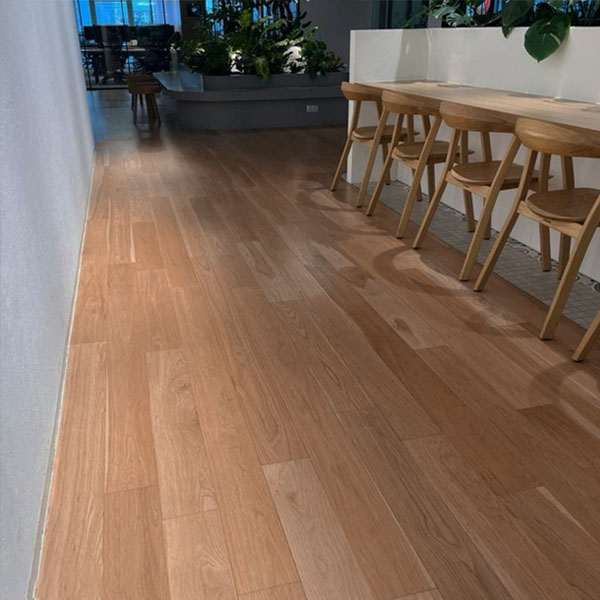 PARQUET PREFINITO – LEGNO ROVERE JUMBO VERNICIATO UV – LISTONE GRANDE