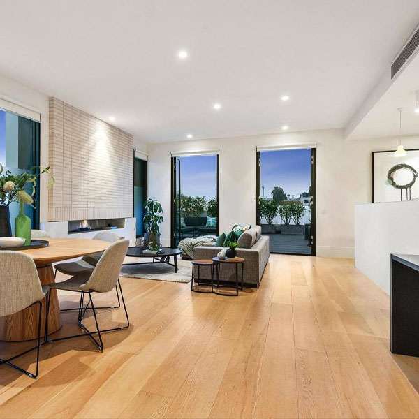 PARQUET PREFINITI – Rovere 1 Strip – Siviglia – Verniciato Naturale – Stock: 13,734mq – Offerta: € 425,75