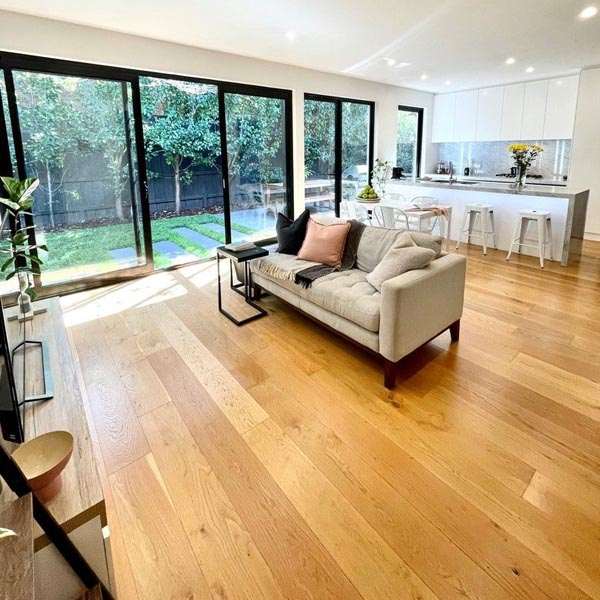 PARQUET PREFINITI – Rovere 1 Strip – Siviglia – Verniciato Naturale – Stock: 13,734mq – Offerta: € 425,75