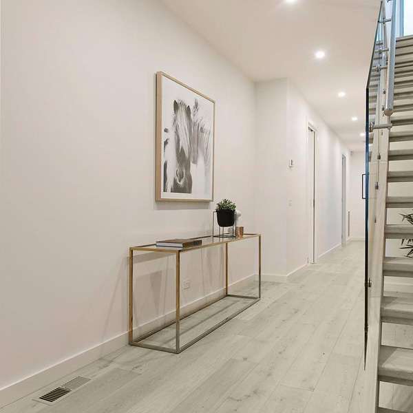 PARQUET PREFINITI – Rovere 1 Strip – Plancetta Bianca – Verniciato Opaco – Spazzolato – Stock residuo: 9 mq – Offerta: € 226,71