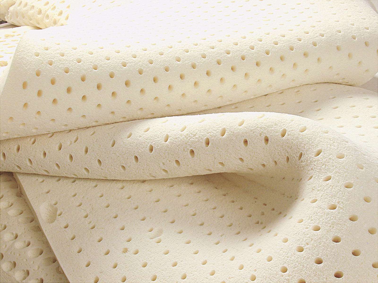 Materasso Emily Bamboo , Singolo 80 cm, 7,3 cm Memory, 17 cm Foam, 9 zone portanza differenziata.