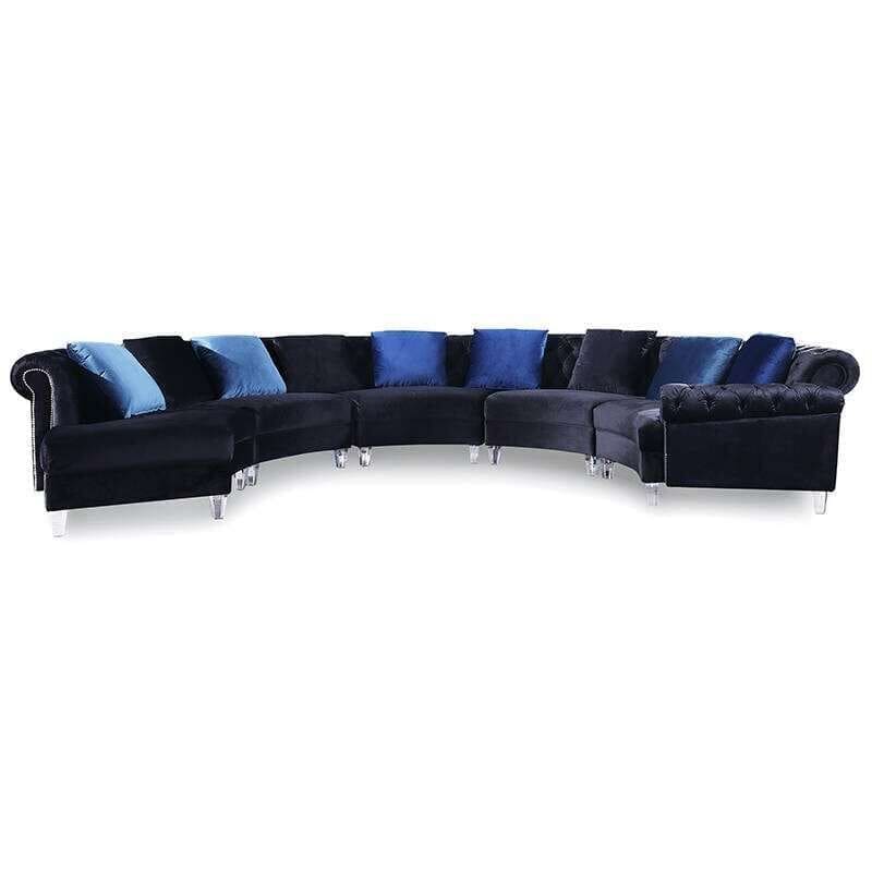 Divano ad angolo in velluto blu scuro schiacciato da salotto