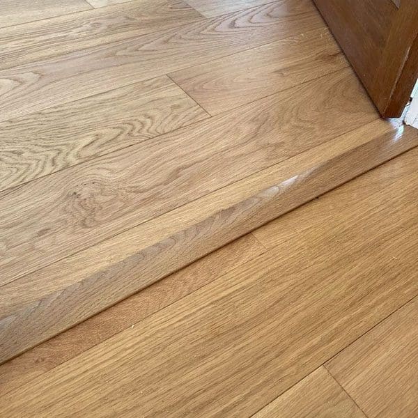 PARQUET MASSELLO PREFINITO – QUERCIA DELLA PAPUA NUOVA GUINEA – NATURALE MIELATO – VERNICIATO OPACO