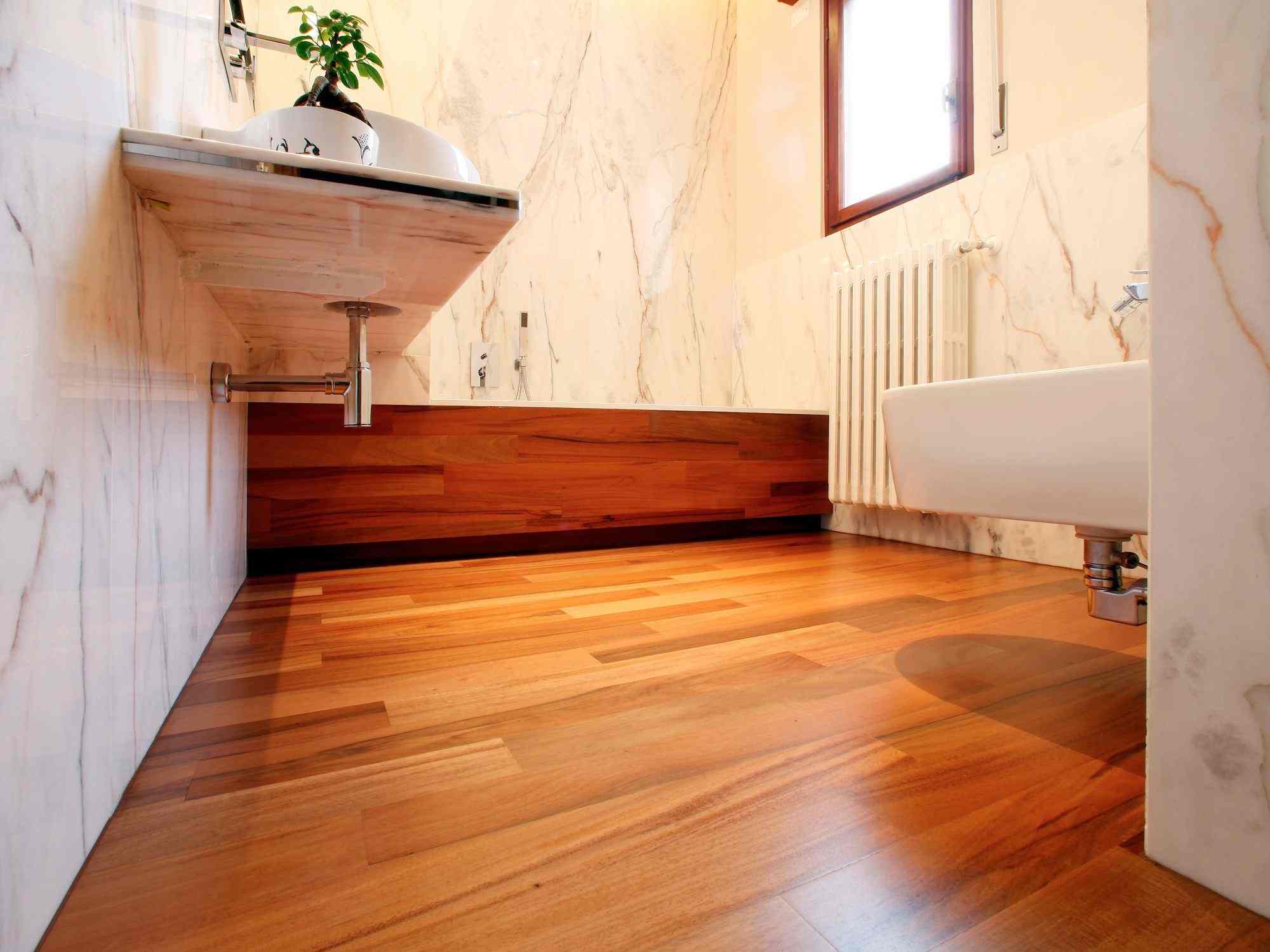 PARQUET MASSELLO PREFINITO – CILIEGIO DELLA PAPUA NUOVA GUINEA – VERNICIATO NATURALE OPACO – COLORE SIMIL MERBAU
